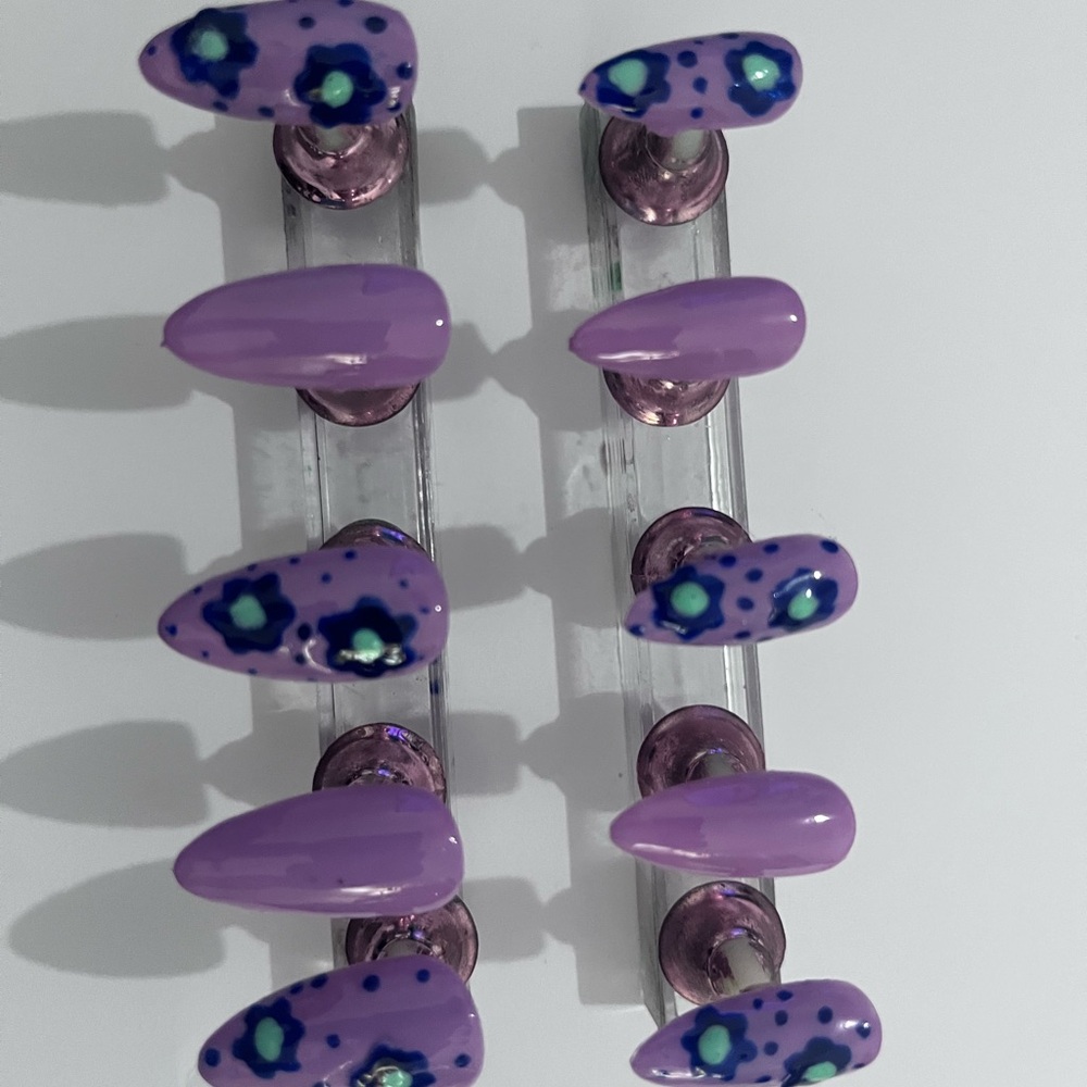 Lavender Floral Press-On Nails - Purple Flower Accents